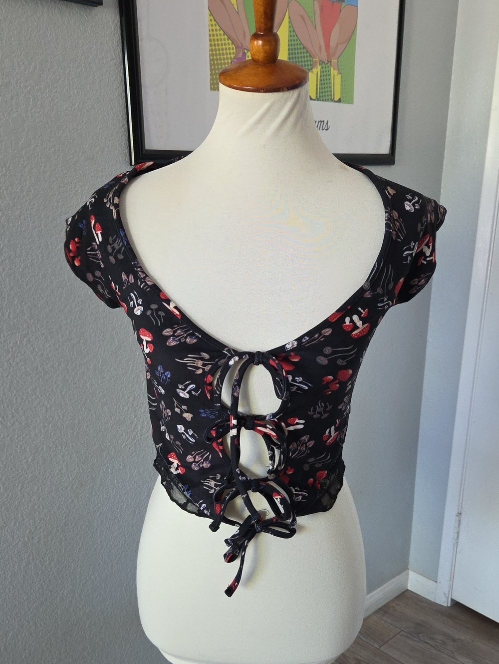 Thorn & Fable Black Mushroom Crop Top with Cap Sleeves Small